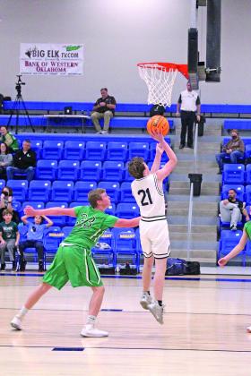 Sophomore Aiden Middendorf shoots his first layup of the season. PHOTO BY FLORA WALTERS