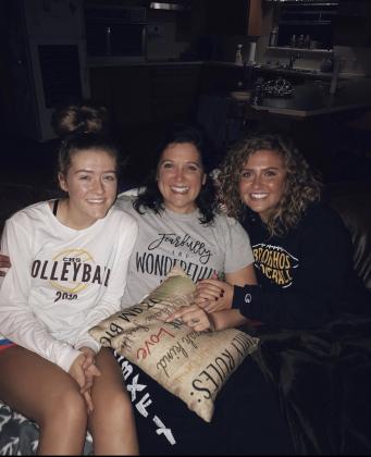 Jennifer Estes and her two daughters Emma (left) and Olivia (Right)
