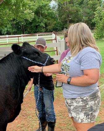 Ag in the Classroom makes stop at Davis Angus. Photo courtesy of Jordan Cook