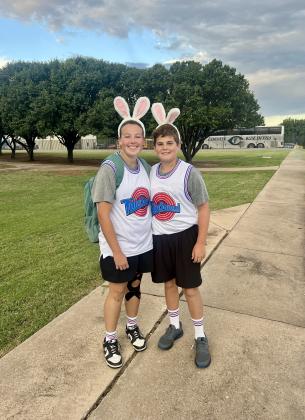 Emma Holman and Hoyt Roberts as Lola and Bugs Bunny