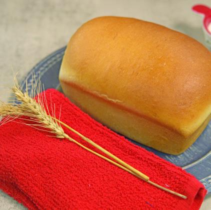 ABOVE: Korben’s Best of Wheat winning entry, ‘moist white bread’, and RIGHT: State Fair Best of Show and Overall Grand Champion ‘star bread’