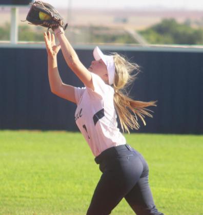 Kenlee Dodd catches a fly ball.