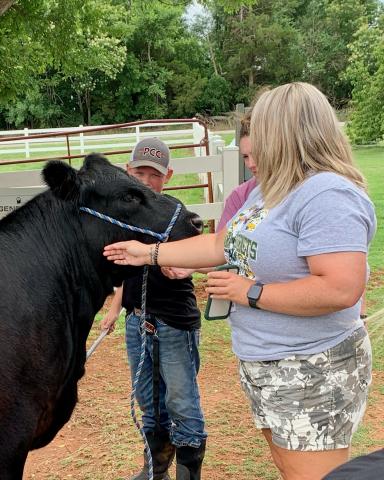Ag in the Classroom makes stop at Davis Angus. Photo courtesy of Jordan Cook