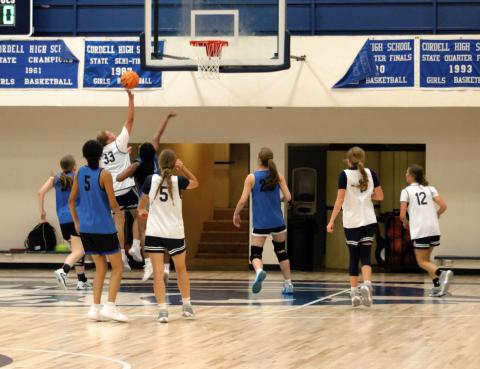 Lomega Raiders player #33 Aliana Lawson attempts to block Cordell Lady Blue Devil #33 Emma Holman’s shot. Other Cordell players include #5 Tralynn White, #1 Calliy Walker and #12 Kemper Woodis. Lomega players pictured are #5 Hadley Ott, #5 Bree Yost, and #20 Reagan Snowdan. Photo by Brooklynn Peek. 