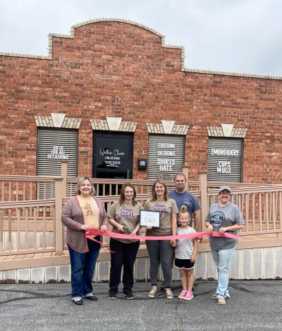 Pictured are L-R: Chamber Board Member Heather Benavidez, Amy Thetford, Trista Wehunt, Justin Wehunt, Lexi Wehunt, and Chamber Director Sarah Lau. Photo by Brooklynn Peek