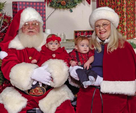SANTA! I KNOW HIM!!
