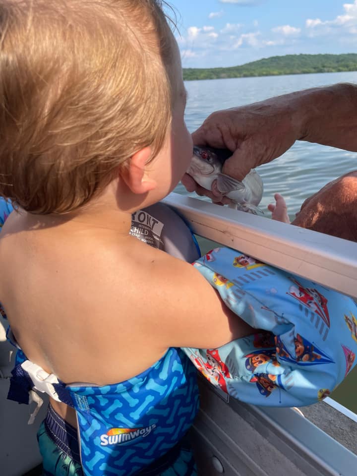Bentley Buenting kisses a fish.