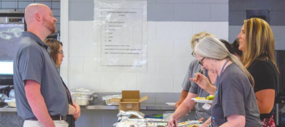One of Cordell Schools’ faculty members takes a second to thank Lively and Tittle for the meal they provided as many other faculty members did so that day. PHOTO BY HECTOR LUCAS