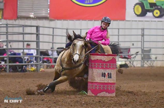 Waverly Schneberger barrel racing