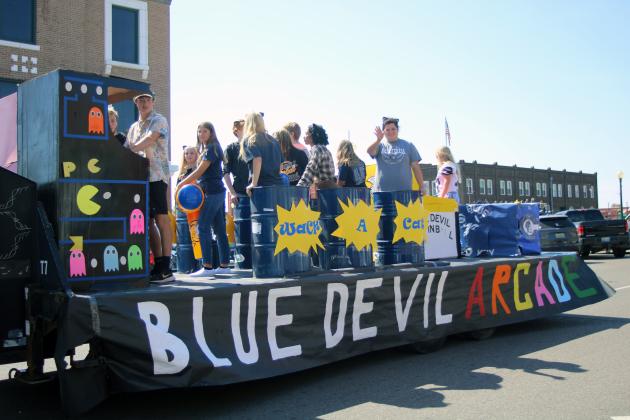 Senior Homecoming Float