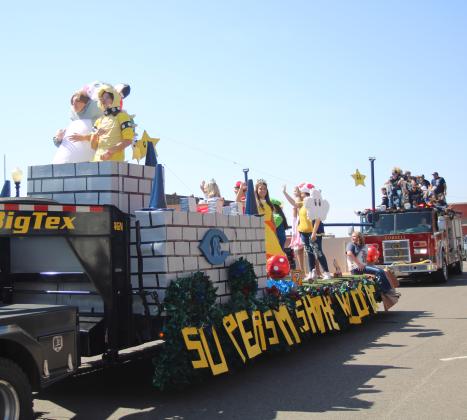 Sophomore Homecoming Float