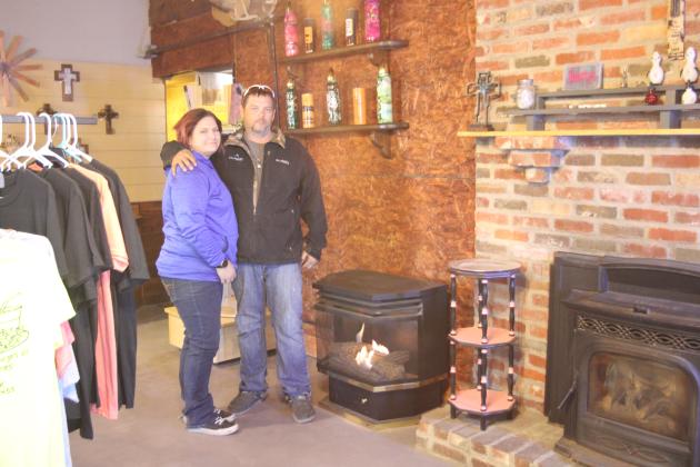 Tonya and Robert Venable inside their new 152 Vapes location