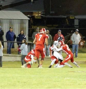 Hinton Comets Shoot Past Blue Devils, 20-7