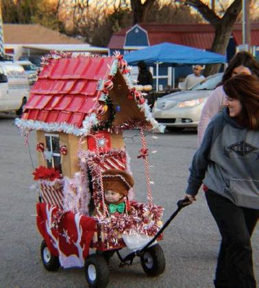 Cordell Chamber Celebrates Christmas In The Park