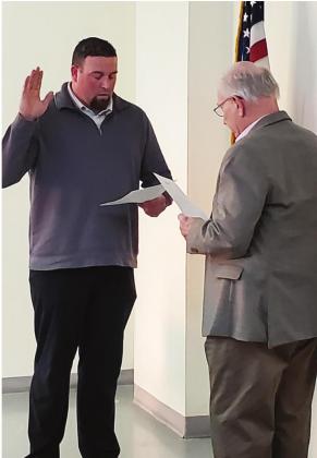 City attorney Johnny Beech administers the oath of office to Lowell “Buddy” Holman, Cordell’s newest city councilman. Photo courtesy of Nancy Moser.