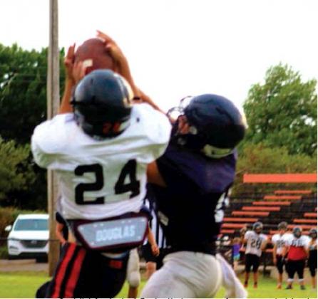 Cordell defensive back Raydon Kuehne goes up for a pass against Apache. Bob Henline | The Cordell Beacon