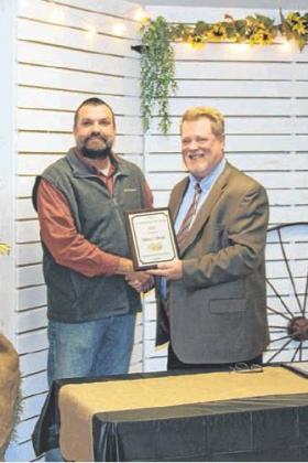 Mike Reimer, left, accepts the 2019 Business of the Year award from Judge Christopher Kelly. Bob Henline | The Cordell Beacon