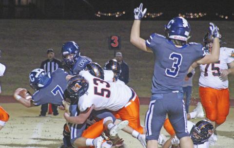 LEFT: Senior Adden Zanghi charges through the Mangum defenders en route to a touchdown. PHOTOS BY FLORA WALTERS